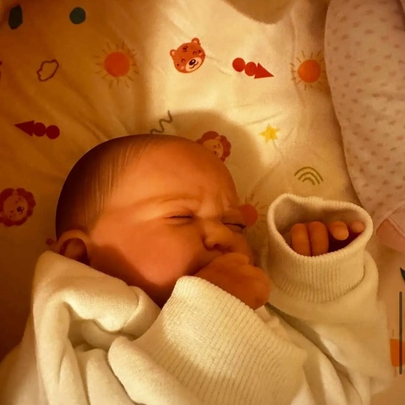 Reborn Berenguer Classic Doll - Picture 8 of 9